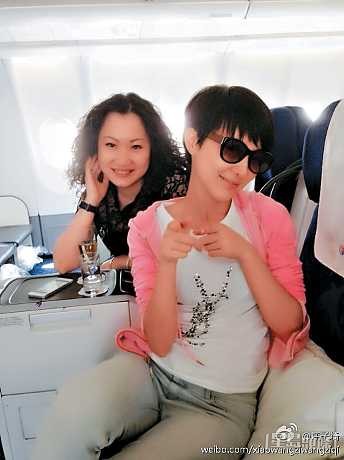 馬賽背住富婆Laura暗撻汪子琦。