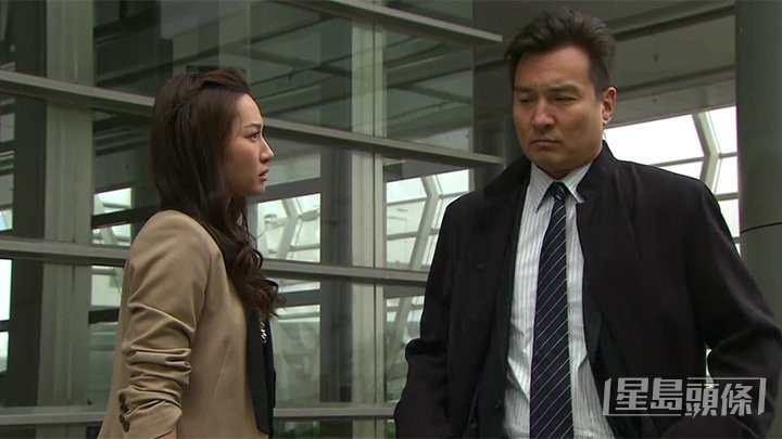 2010年拍《法证先锋III》饰演徐子珊上司，经常叉腰，至今仍令网民印象难忘。
