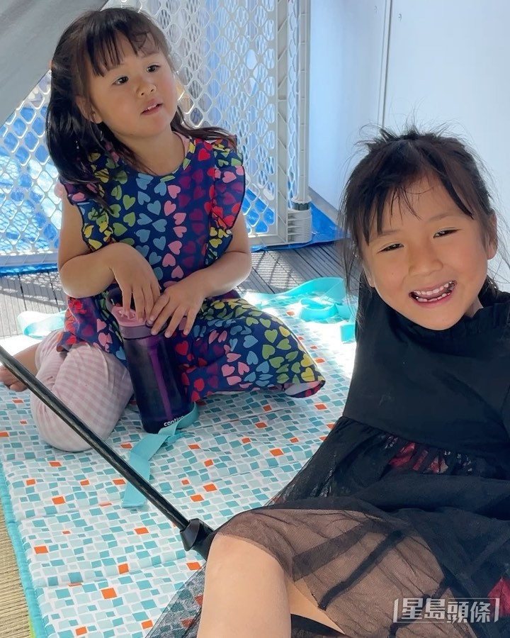 Leora識唱Miley Cyrus《Flowers》。