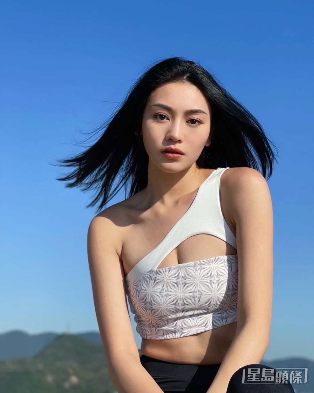 關嘉敏曾是女子組合BINGO隊長。