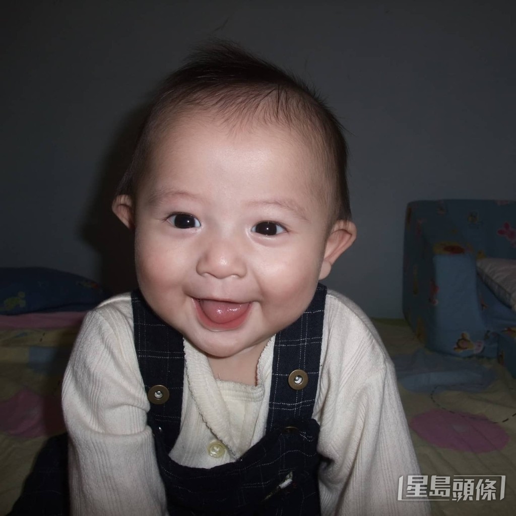 鄭耀軒細細個已經好靚仔！