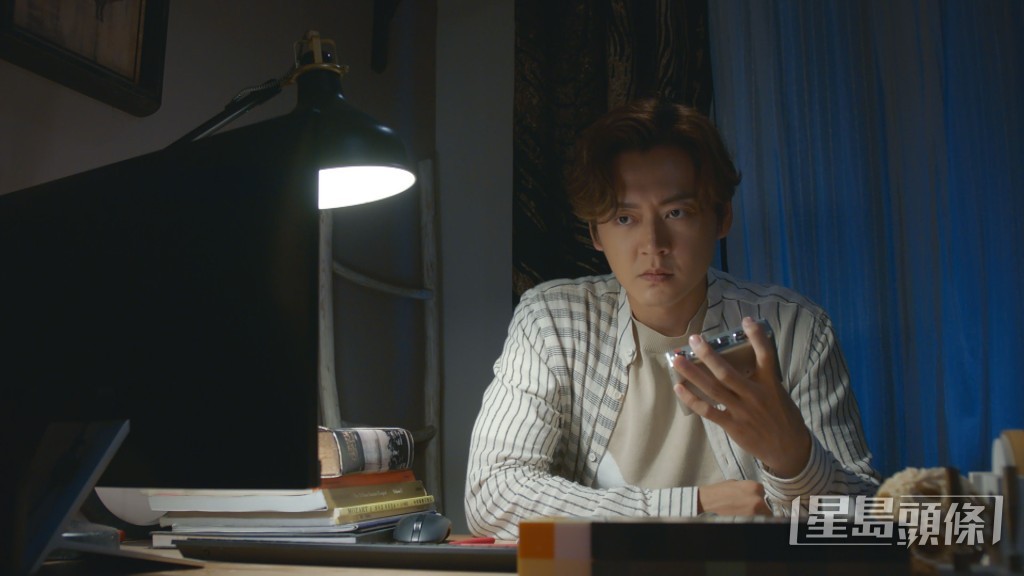 剧中的一部卡式录音机是找寻真相的重要物件。