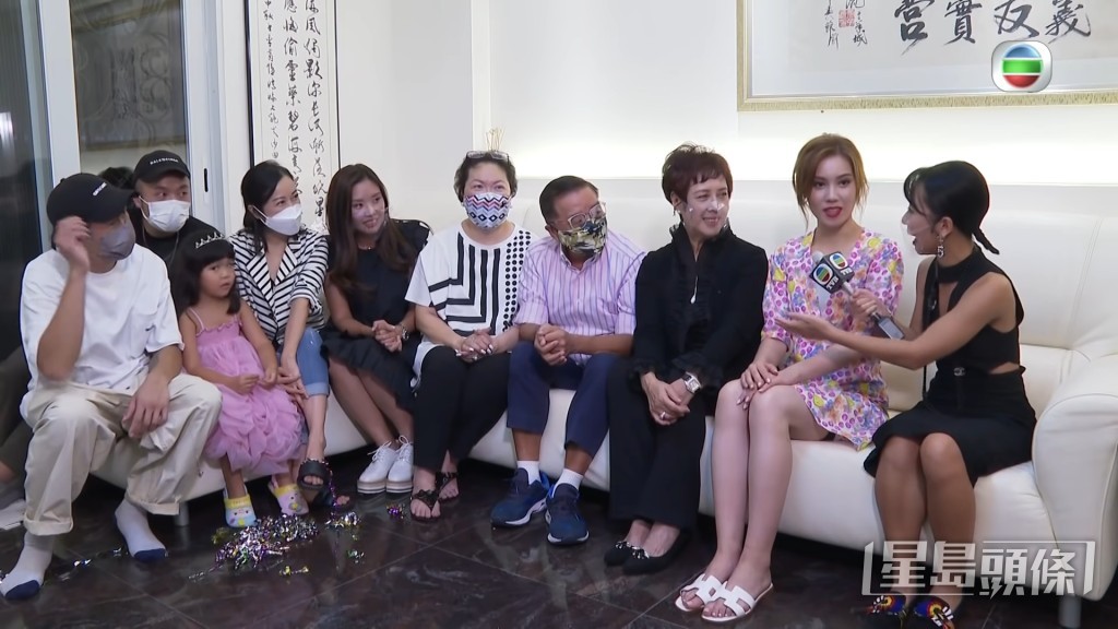 宋宛穎當選後回家，由外婆送花迎接，外婆更大爆原來宋宛穎出身自選美世家，除了媽媽外，也有不少親戚在選美比賽獲獎。