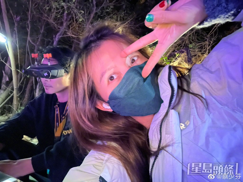 蔡少芬之前陪老公去玩。