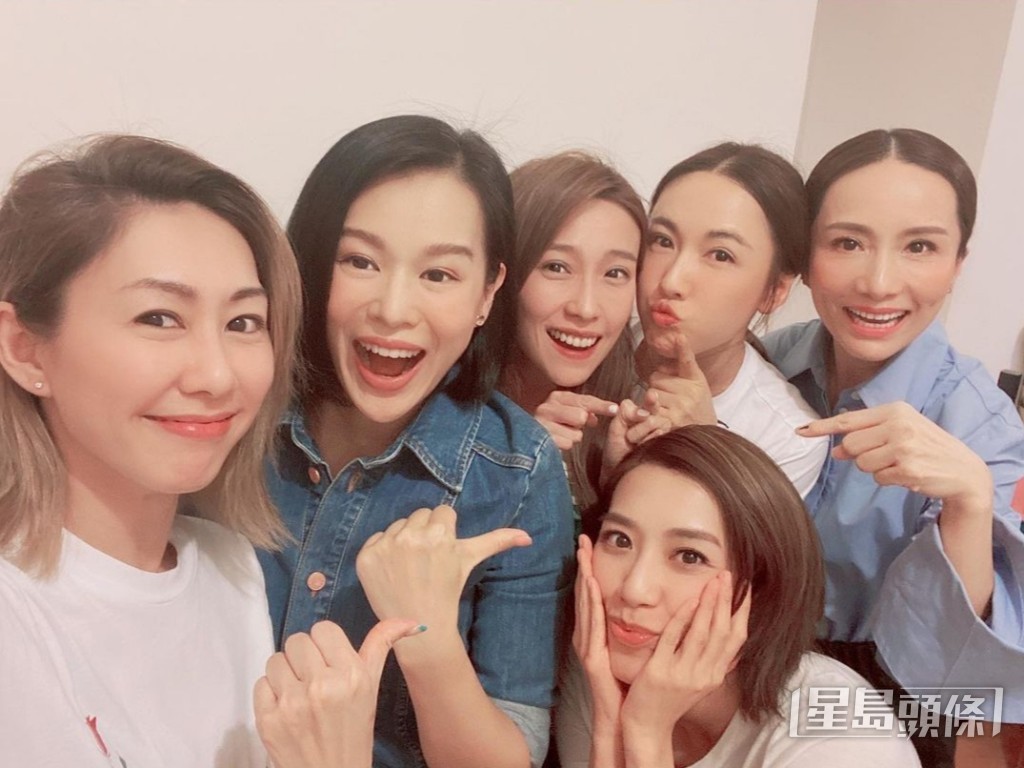 胡定欣在圈中有「胡說八道」好姊妹胡杏兒、胡蓓蔚、姚子羚、黃智雯及李施嬅。