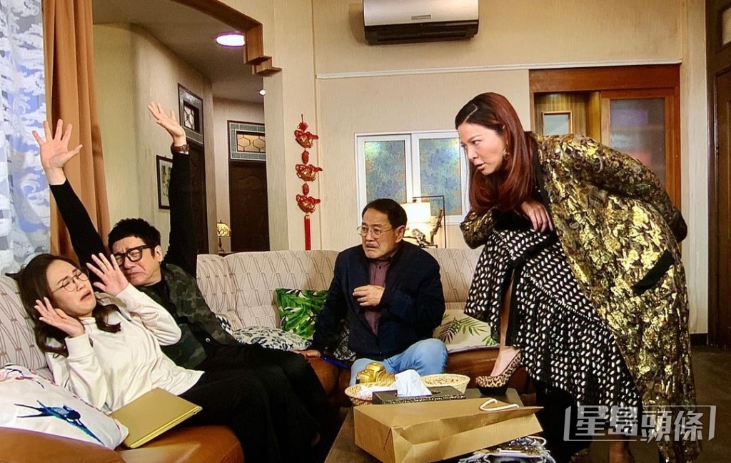 滕麗名近年在《愛回家之開心速遞》演「熊尚善」,角色深入民心。