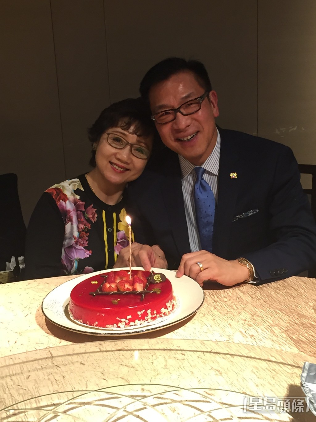 張德蘭與老公楊偉誠結婚多年依然恩愛。
