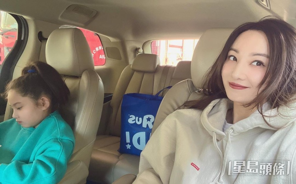經常在IG上載兩母女日常。