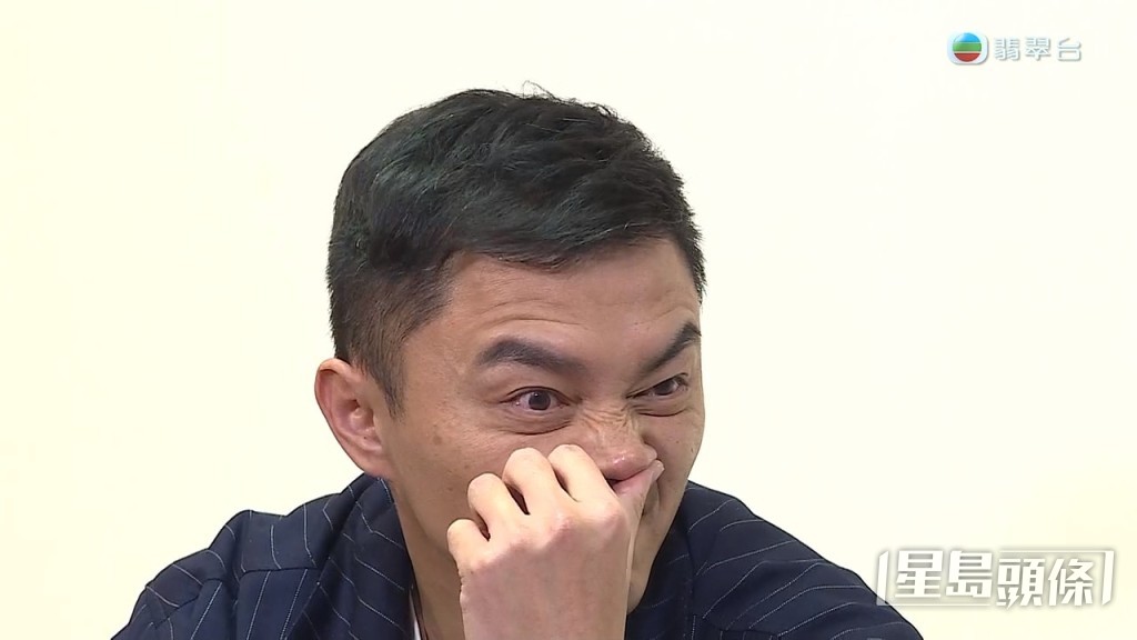 楊明邊講邊索鼻水。