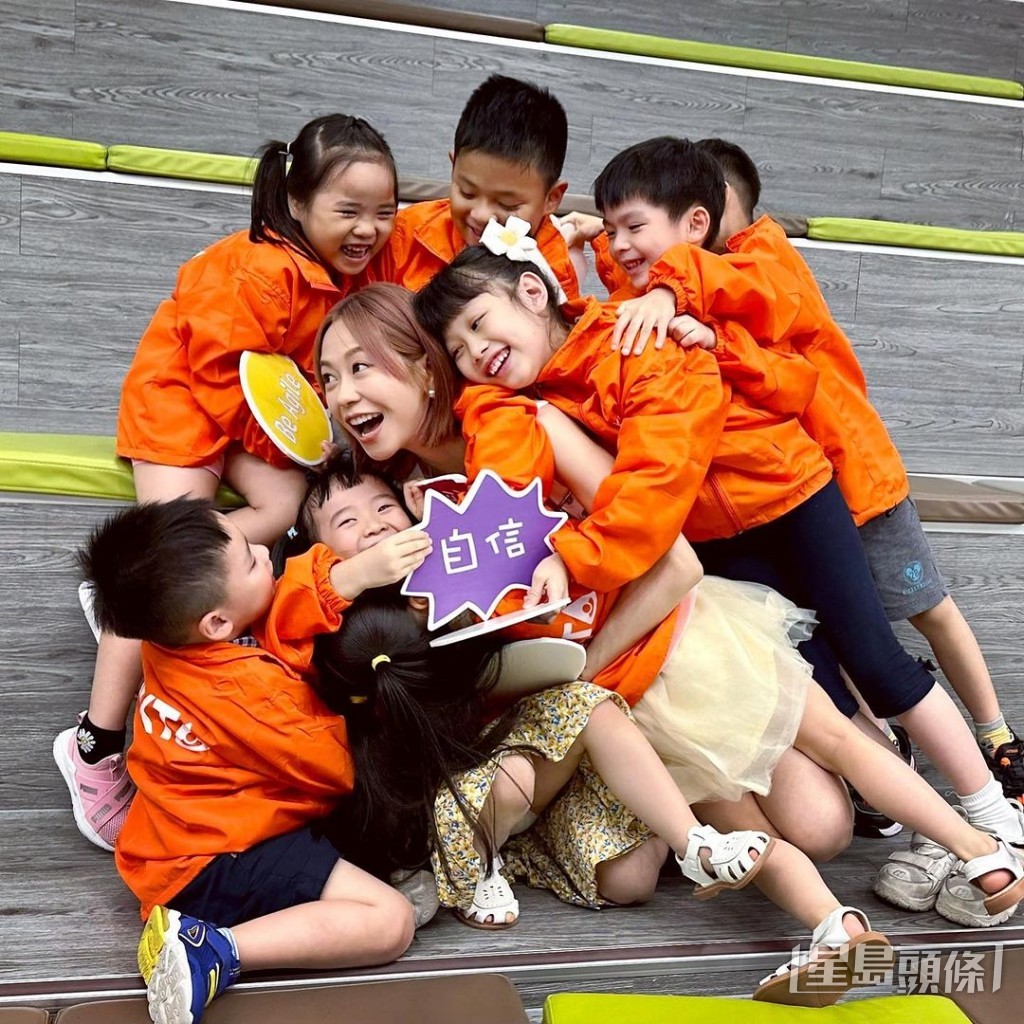 慧敏哥自誇跟小朋友相處有一手,果然跟小拍檔相處融洽。