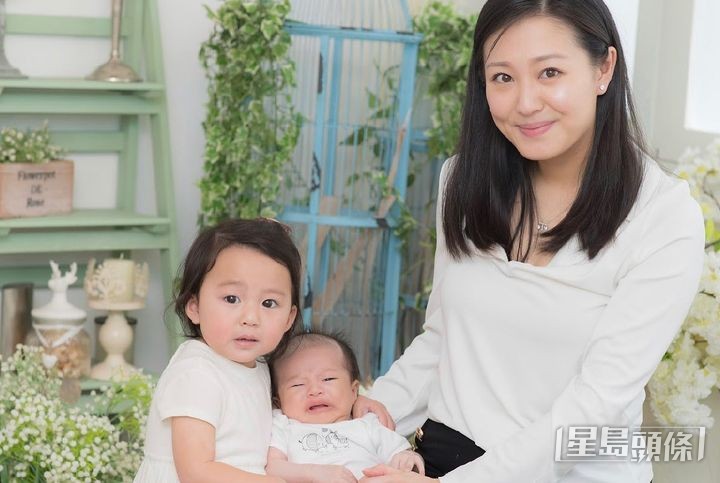 Meghan同細佬一齊影靚相。