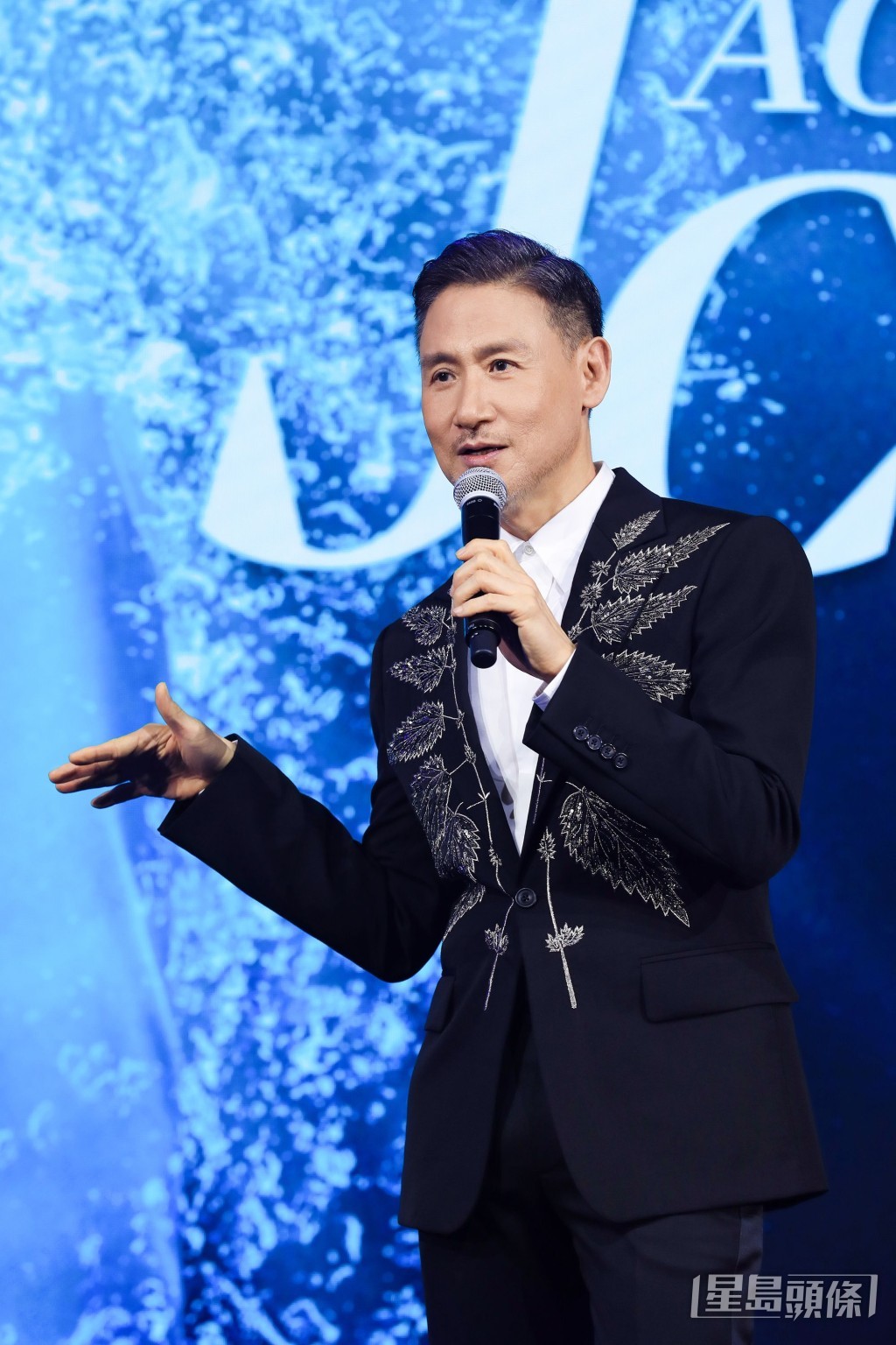张学友原来曾考虑移民加拿大或新加坡，更去过加拿大领事馆处理事宜。