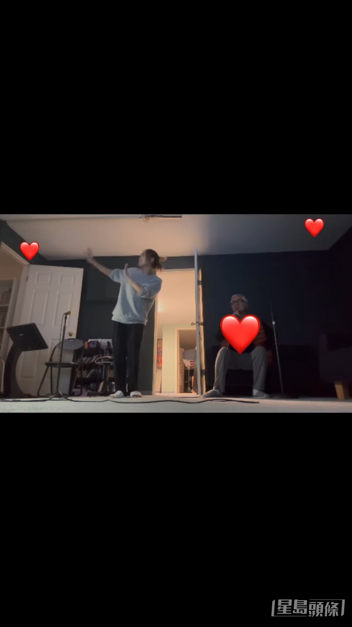 姜麗文昨日貼出與爸爸秦沛的影片,賀身兼母職的秦沛母親節快樂。