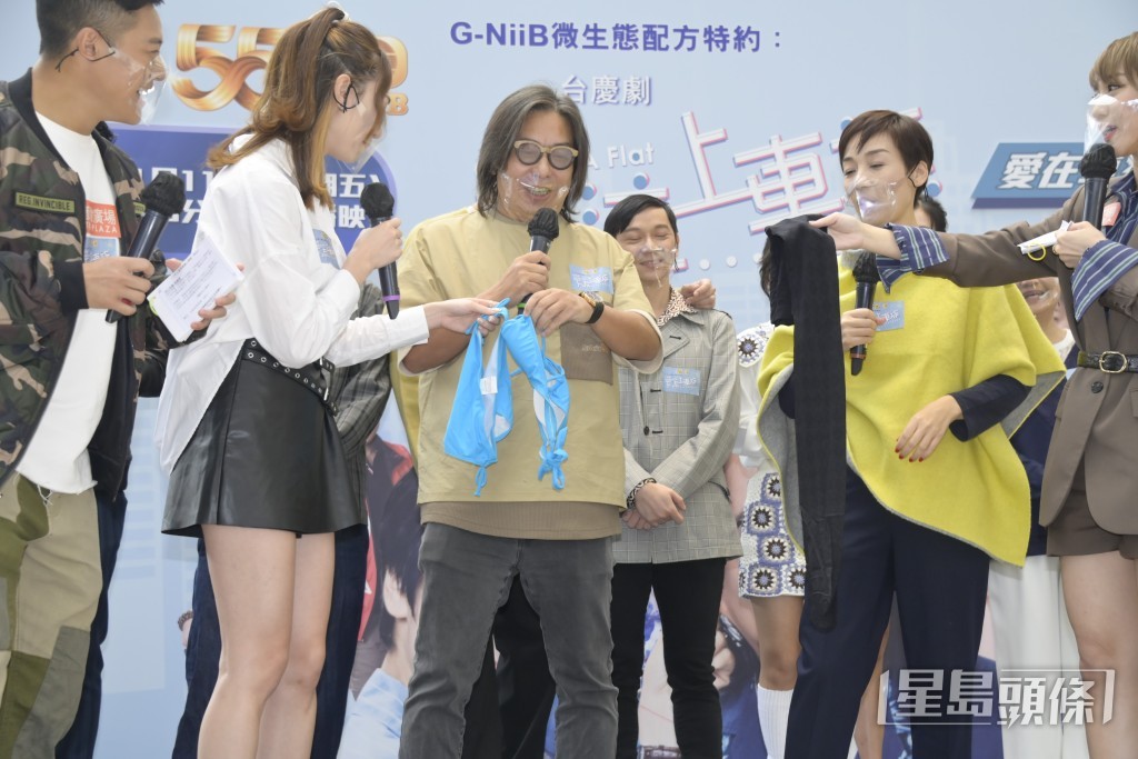 林敏驄喺泳衣同黑絲之間選擇。