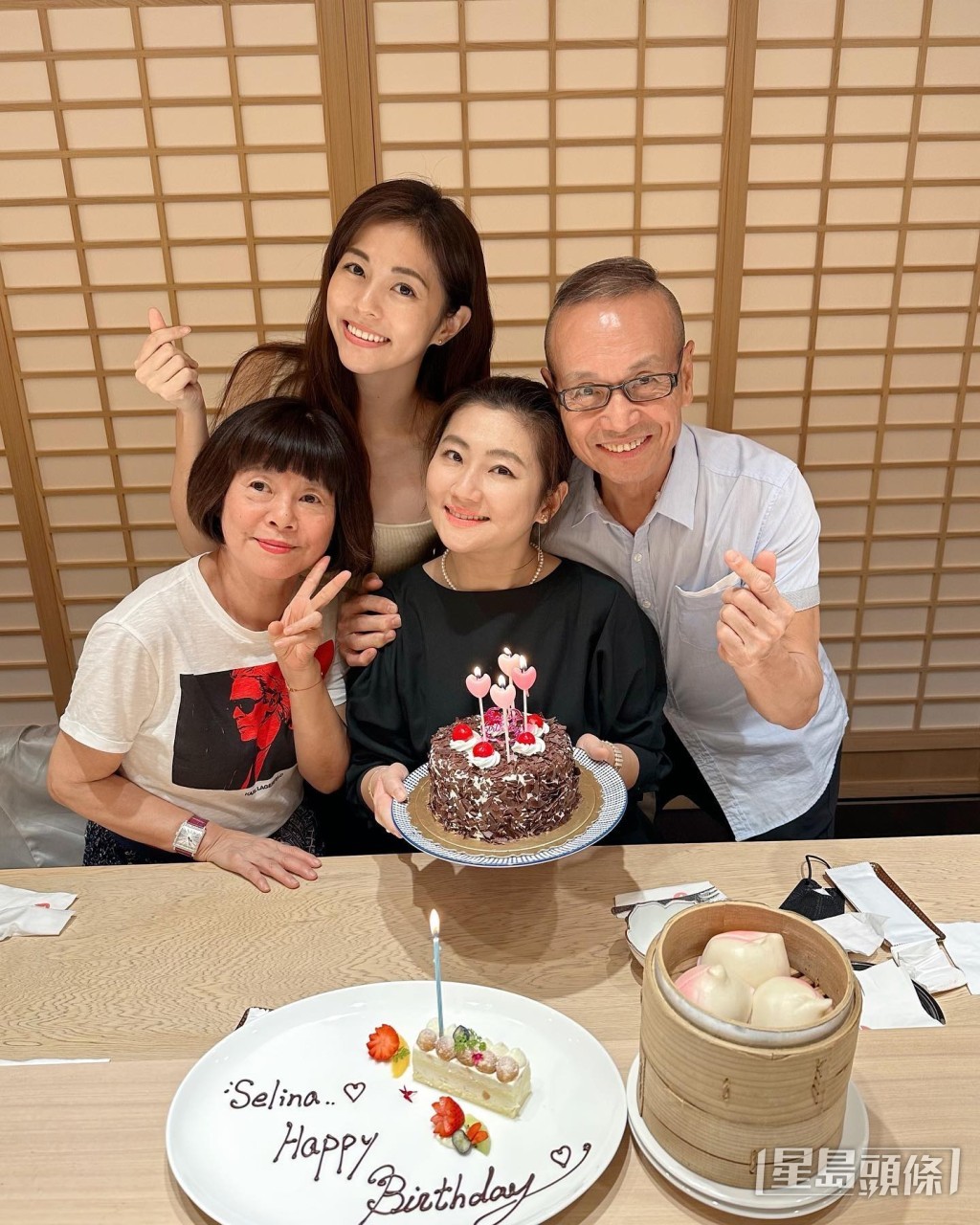 Selina一家人好似樣。 