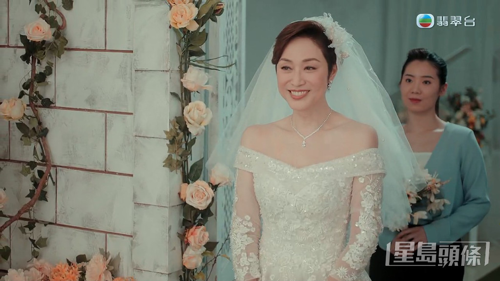 “青龙”唐文龙则带陈法蓉去补拍婚纱照，更表示要补办婚宴。