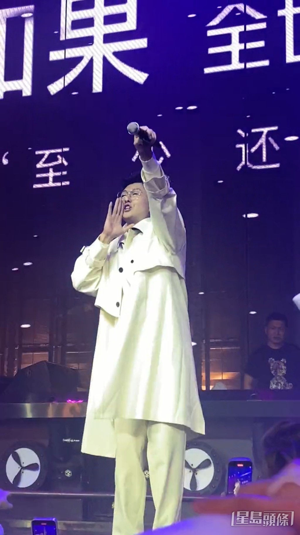 山頂嘅朋友你哋好，識唱嘅大家一齊唱。