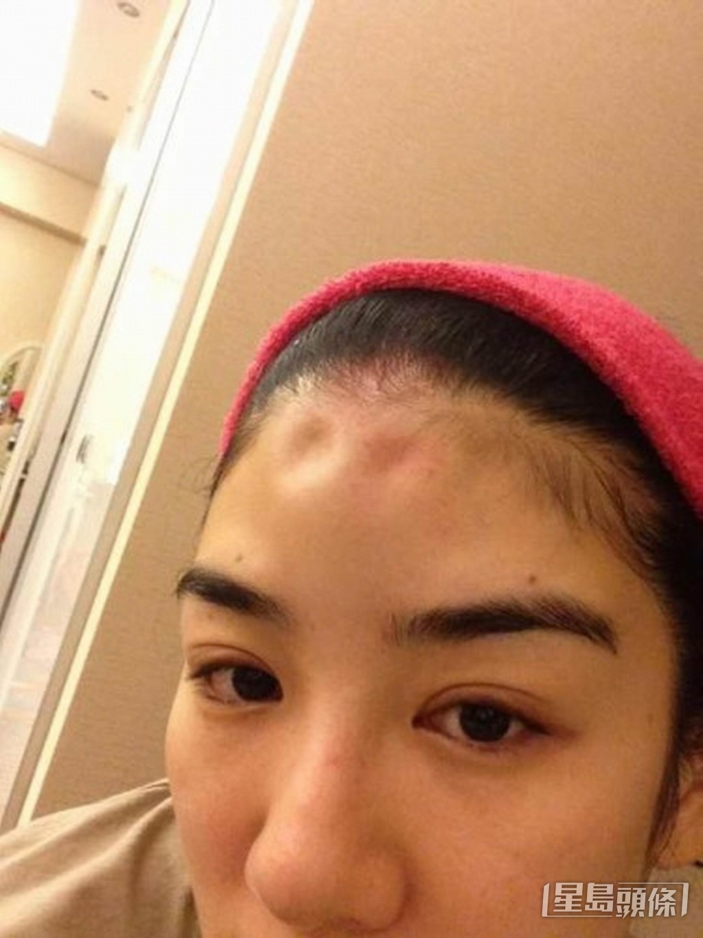 黄奕称当时家里有装20几个摄像头,她坦言怀孕6个月首次被打,又试过无缘无故被人用手机摔过来了。