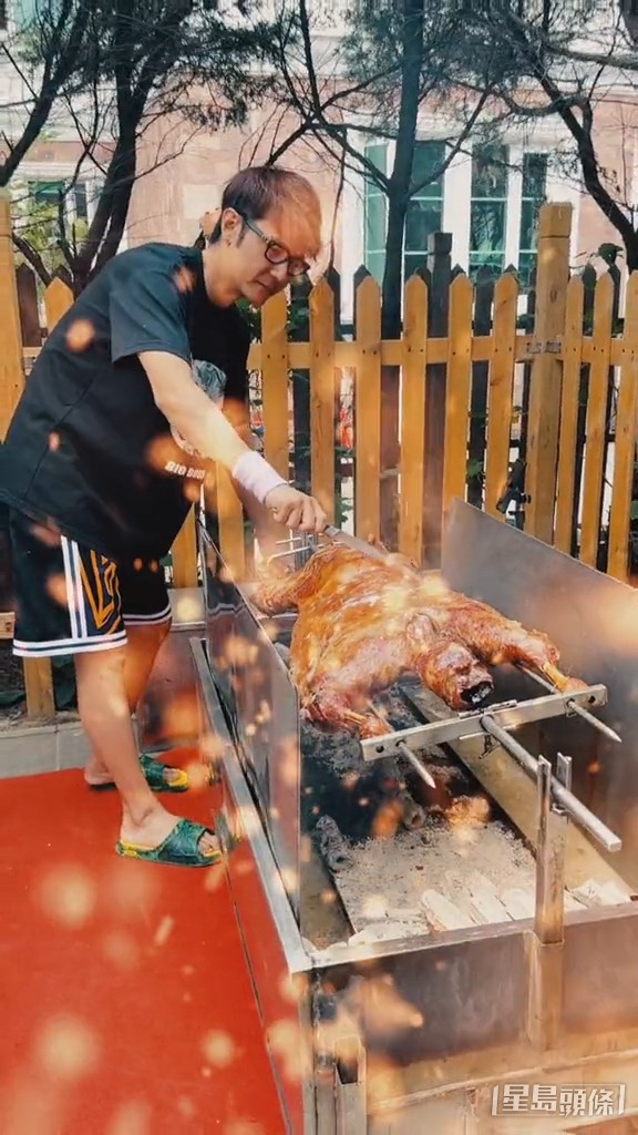 張丹峰好認真好落力。