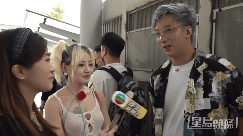 兩個造型都比較浮誇。