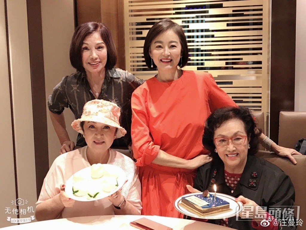 早前与好友聚会。 早前与好友聚会。