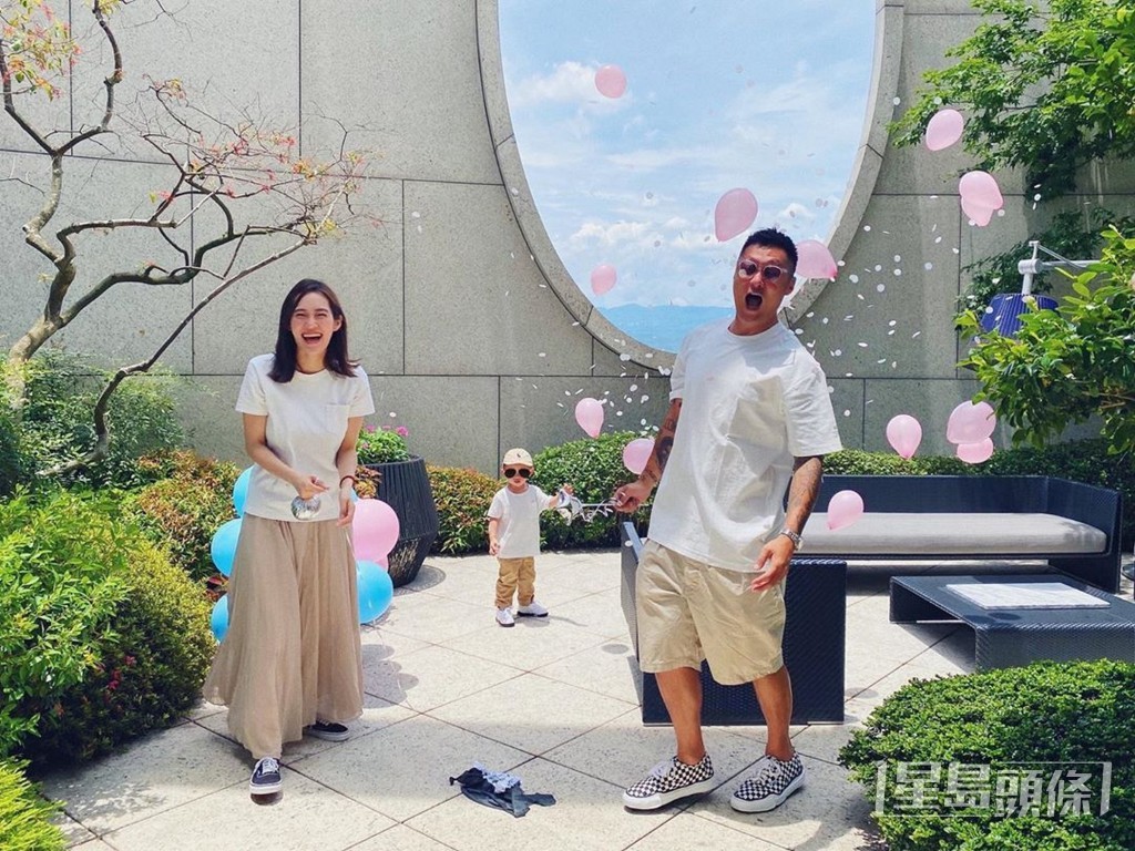 余文樂與王棠云組四口之家。