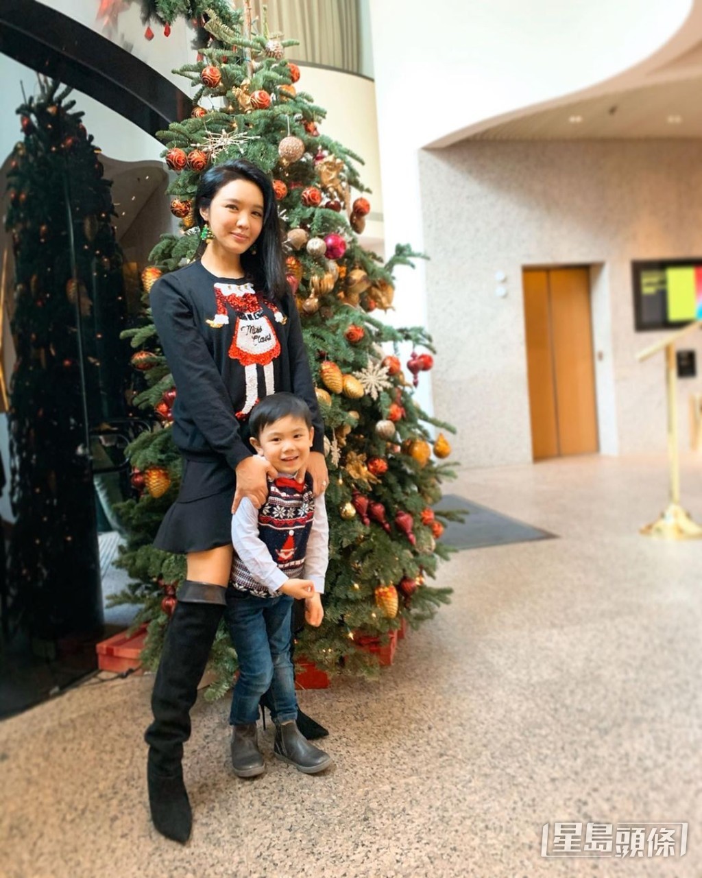 官恩娜自2015年與中法混血醫生男友Juan-Domingo Maurellet結婚後,開始淡出娛圈,先後誕下一子一女。
