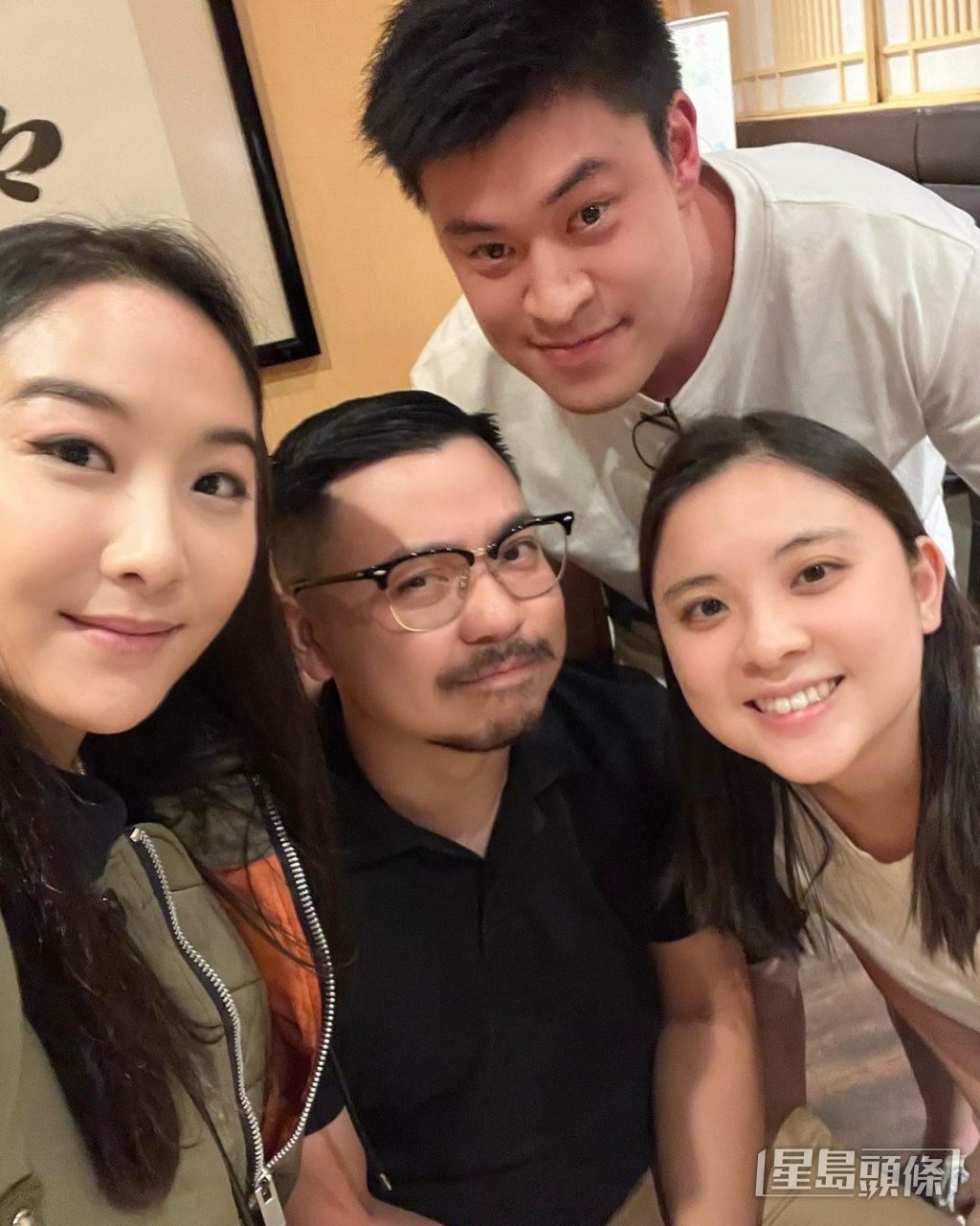 梁家輝大女Chloe(左)與男友(右上)拍拖8年。