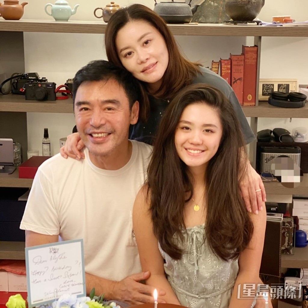 B哥育有一子三女,女兒鍾懿因長相甜美深受網民喜愛。