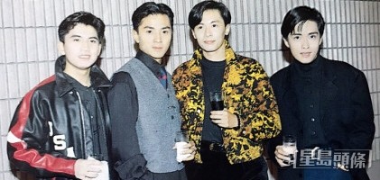 鄭梓浩(右一)是90年代歌手。
