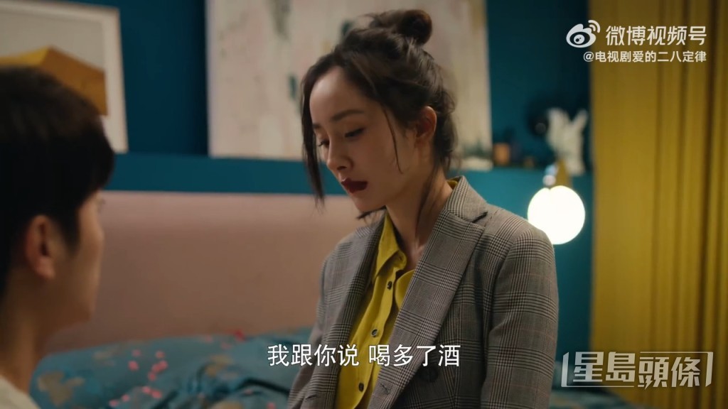 劇組刻意將許凱的角色塑造成呆萌形象,令他的看起來又更小,兩人差距更明顯!