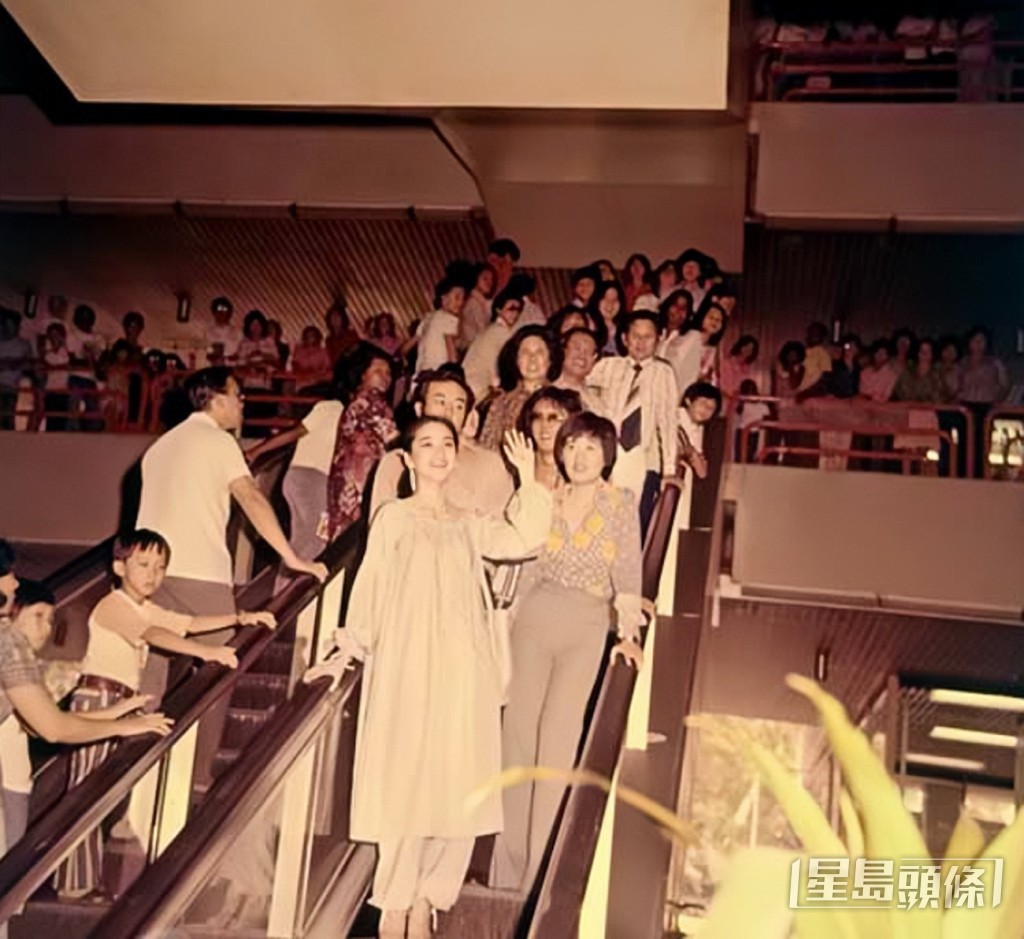 吸引不少途人圍觀。