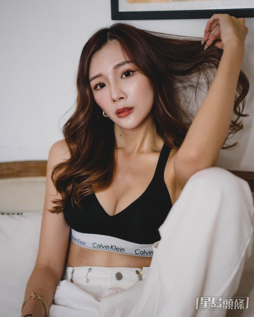 梁允瑜參選期間被翻出爆粗舊片，因而被封為「爆粗港姐」。