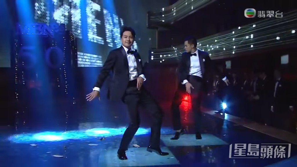 【2017年】無綫50周年台慶,50位猛男小生跳舞表演,其中陳展鵬凌空360度旋轉打鼓,令人難以忘懷,內地網民還笑稱是2000年後最搞笑的台慶表演。