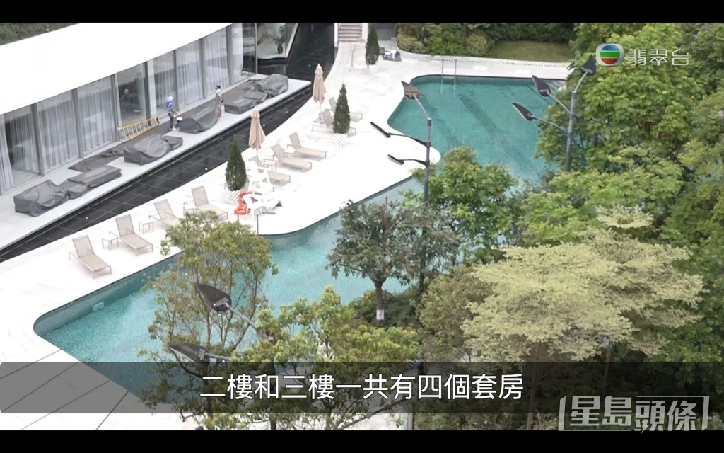 至少三層，共四個套房。