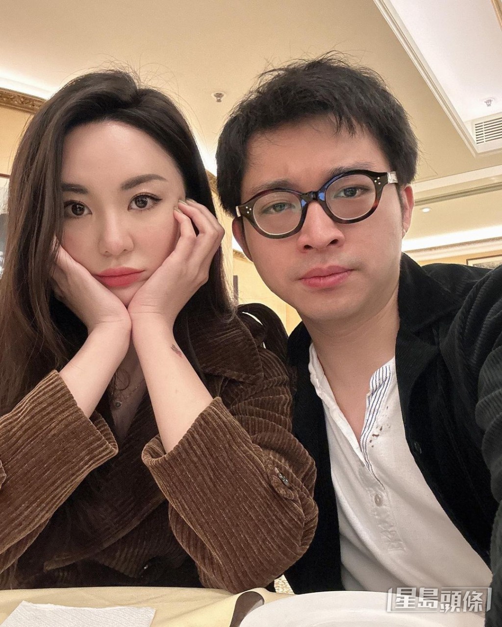 當日林作碰柱意外後對本報稱,事件「搞掂」了,留下自己的名片後已離開。他表示,停車場條柱無事,但其跑車括花,管理處指有些漆痕留在柱上。