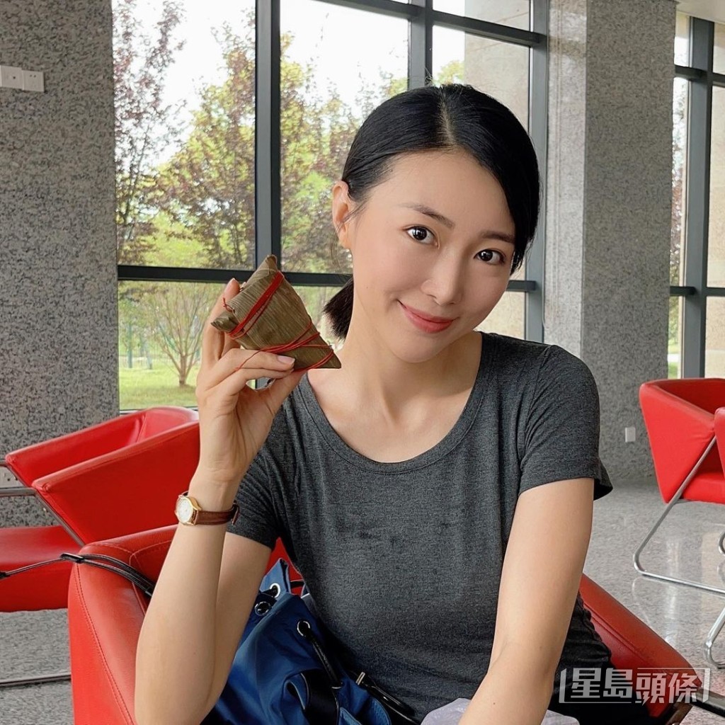 2019年6月宣佈誕下女兒Camellia。