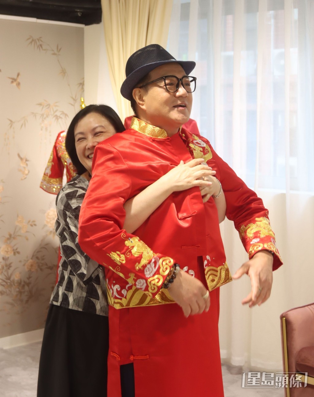 魯振順與Julie去年已被傳分手,但當事人否認。