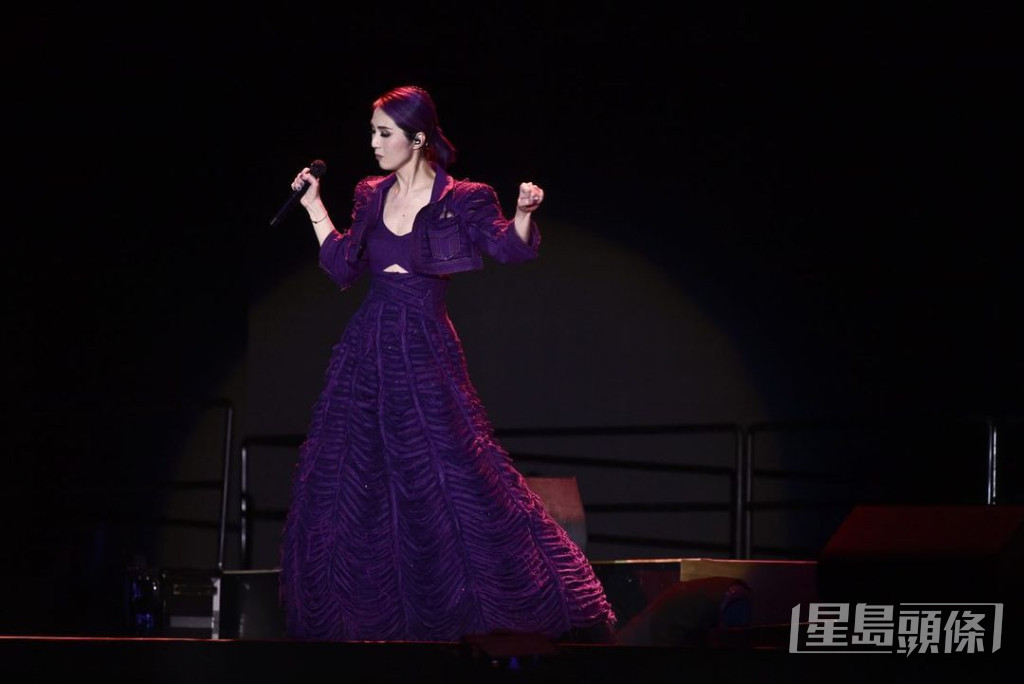 楊千嬅去年在亞洲國際博覽館Arena舉行一連兩場的《 MIRIAM YEUNG B minor MUSIC LIVE 2022》演唱會。