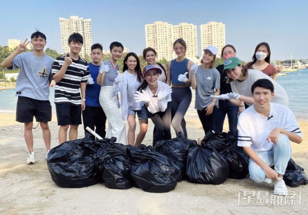 去年10月，Denice第一次自己搞慈善活動，相約朋友到沙灘執垃圾。