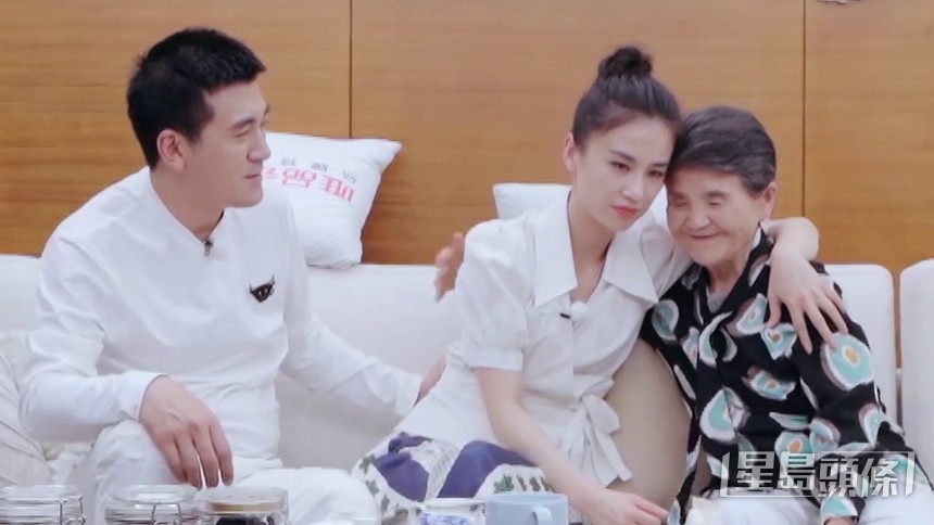 黄圣依近年与老公杨子和奶奶拍过真人骚《婆婆和妈妈》。