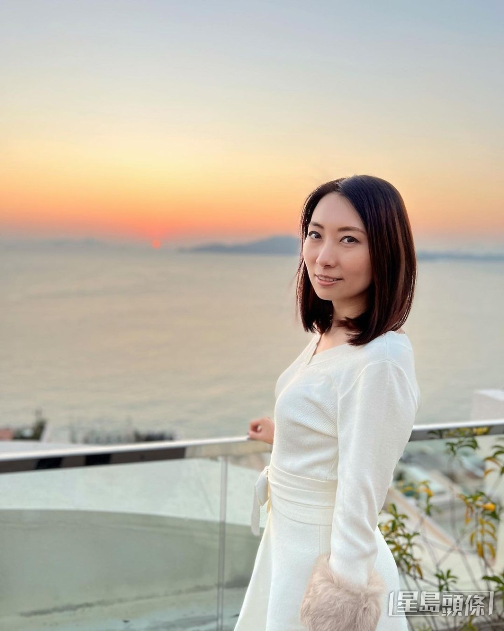 陳爽離巢TVB後,曾轉行於香港航空任職營業及市場部企業銷售經理。