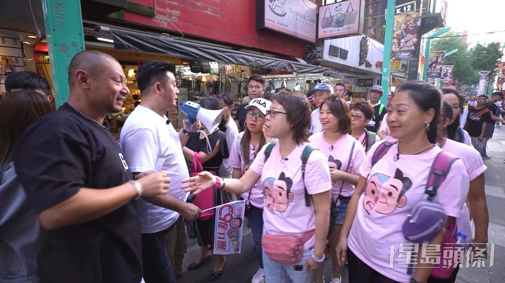 長青與金剛首次在ViuTV拍檔主持節目《C9旅行團》，帶一班年約40歲的師奶遊台灣