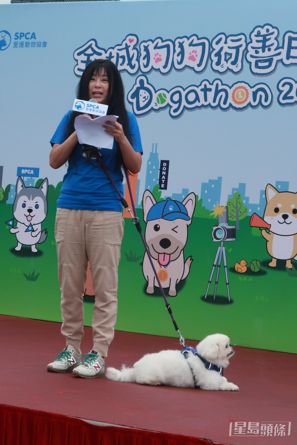 傅明憲今日帶愛犬出席慈善活動。