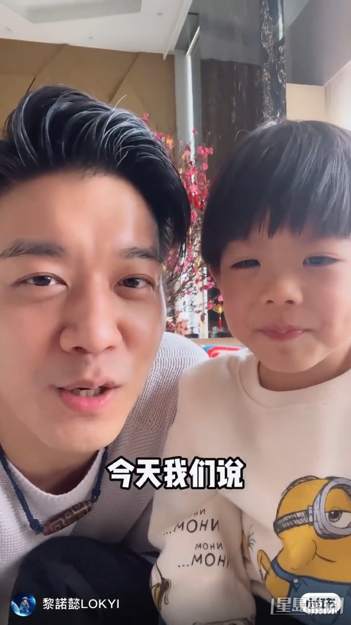 黎诺懿去年曾贴出“小春鸡”讲普通话的短片，见到“小春鸡”的普通话比爸爸流利。
