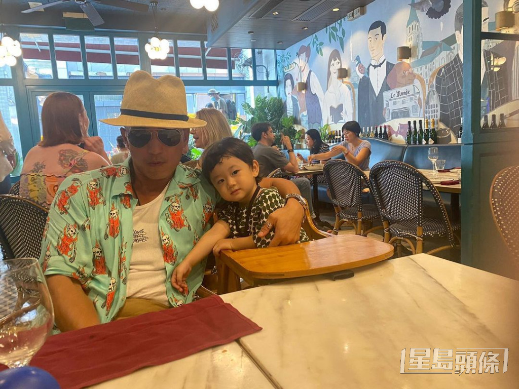 陈山聪自从升级做爸爸后成日分享同囝囝Jaco合照。