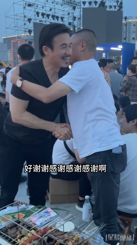 不少網民都大讚李子雄接地氣，毫無架子。