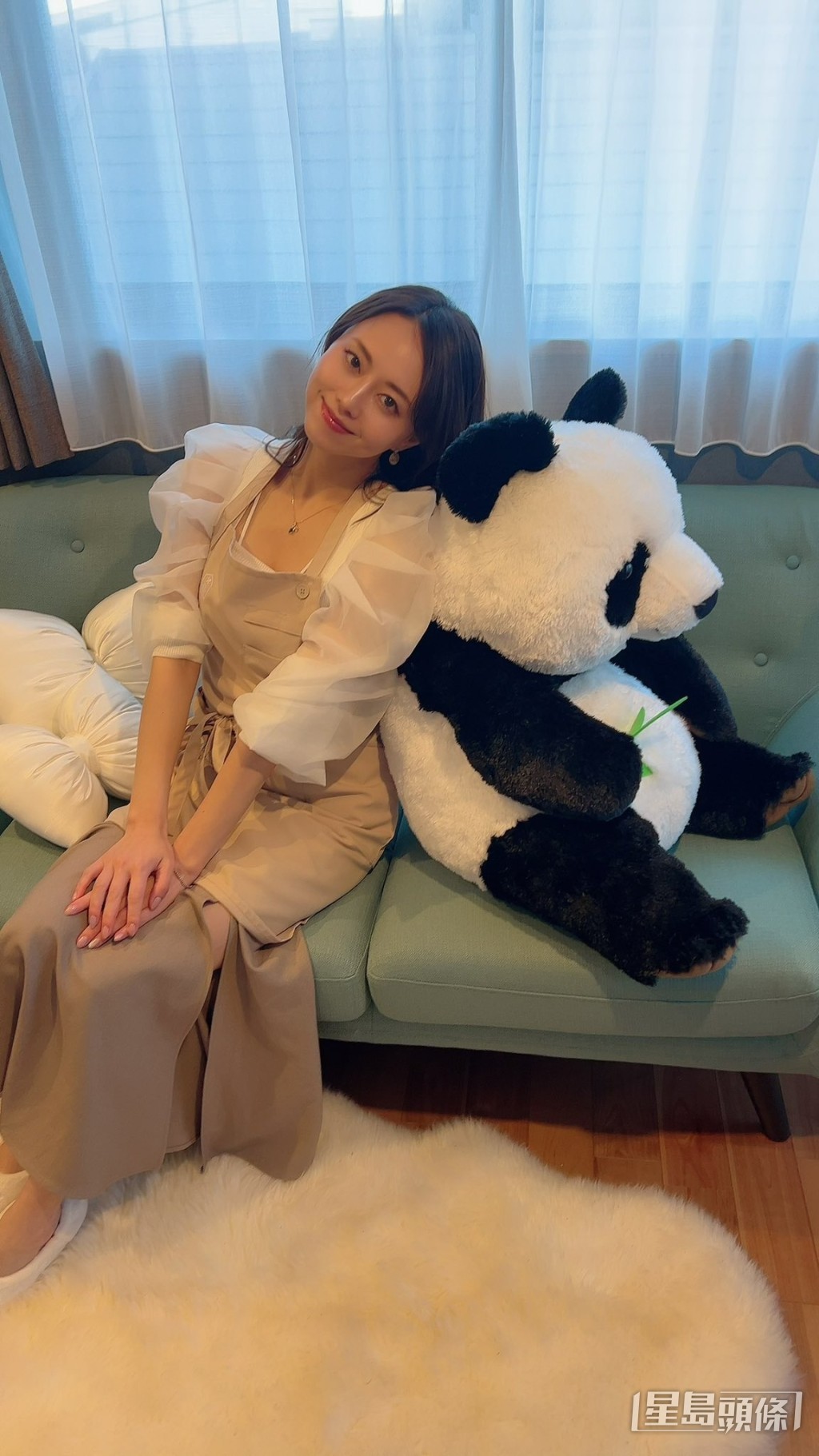 吉澤明步獲烹飪班學生慶祝39歲生日，引退3年的她增添幾分「中女」味。