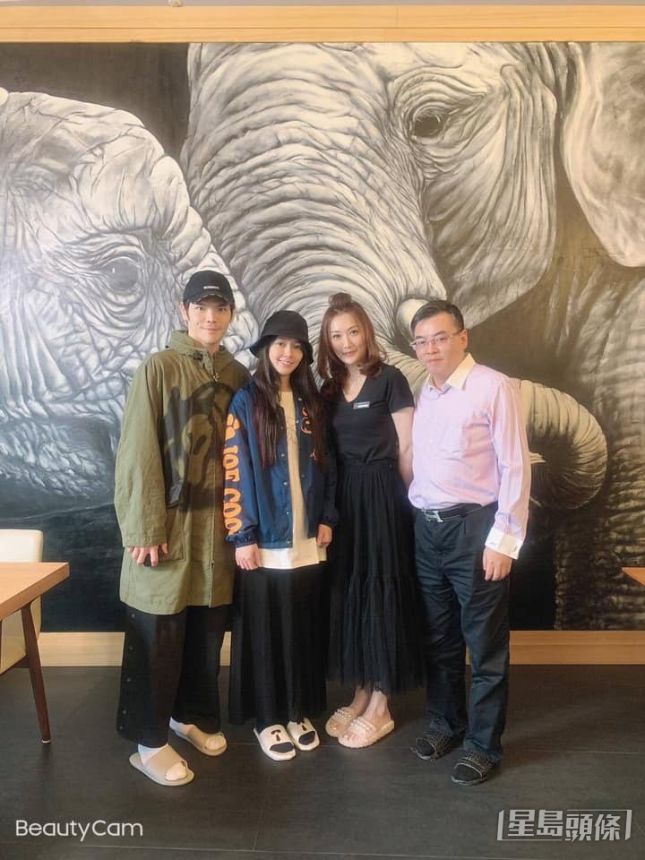 郭碧婷(左二)為向佐生第一胎時,在台灣的月子中心坐月。