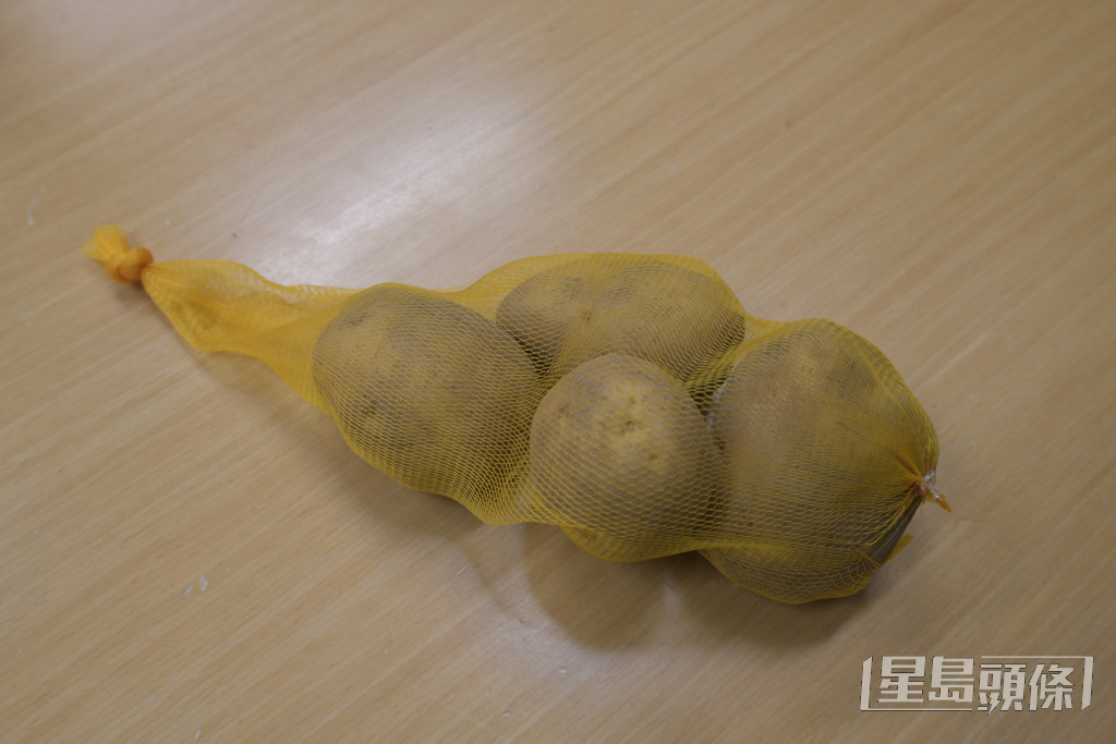 陸嘉健表示網袋裝薯仔屬於完整包裝，不獲免費膠袋。陳浩元攝